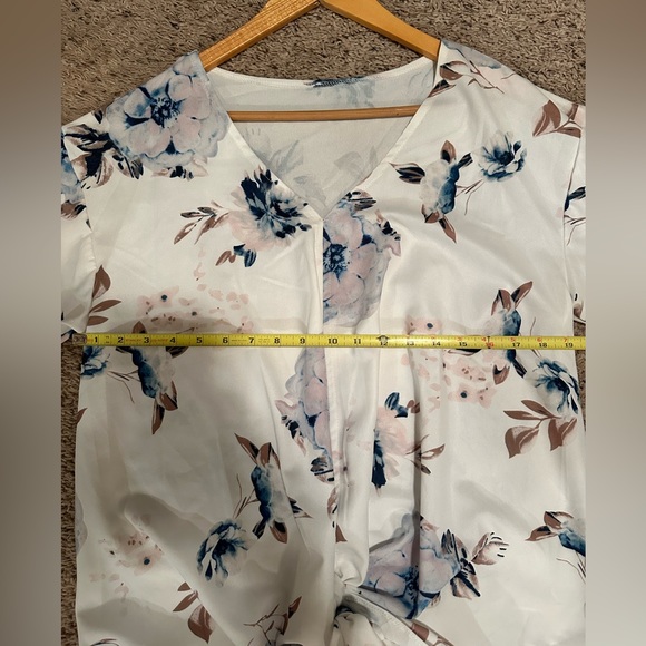 Pretty tie front top medium - Picture 2 of 3